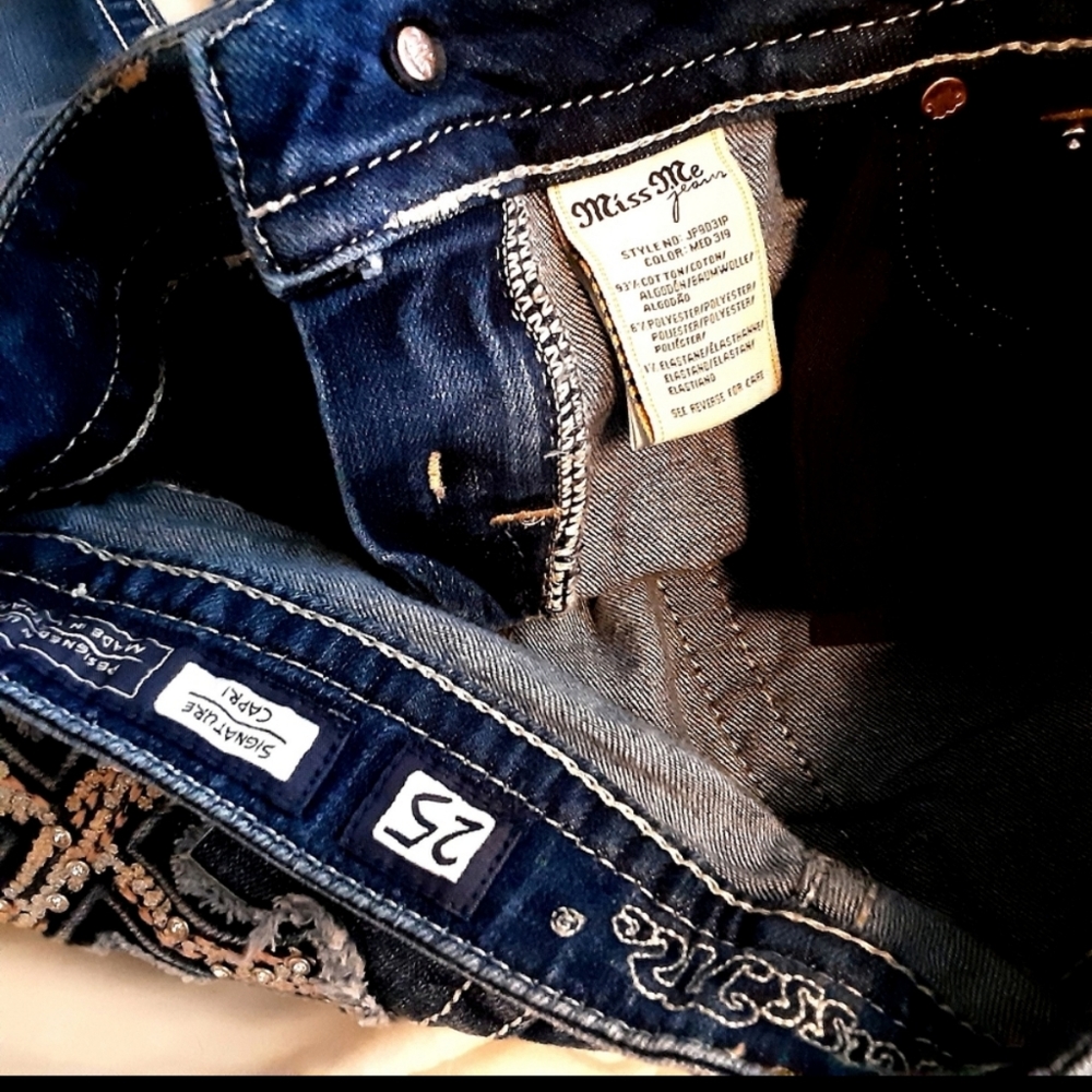 Miss Me Jeans Skinny Leg Capri Size 25 Raw Hem EUC - Picture 11 of 14